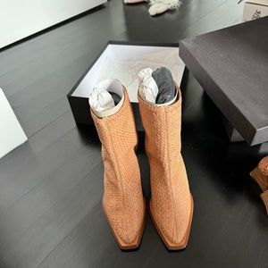MIISTA BRAND NEW BONDI WOVEN LEATHER BOOTS